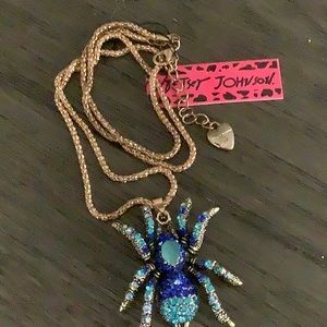 Glamy Spider Vibe Necklace